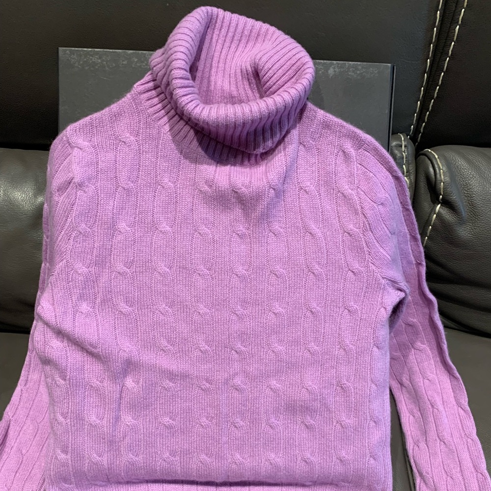 Ladies purple turtleneck cashmere sweater 
Size S
Ideal condition